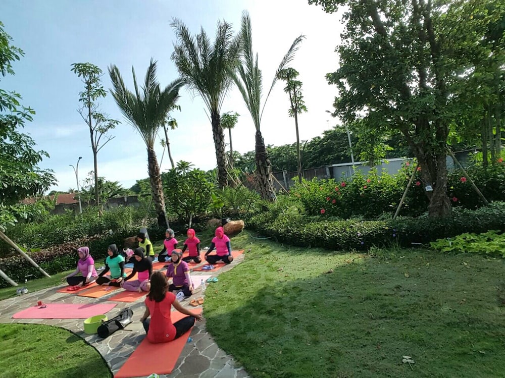 MaxOneHotels.com at Resort Makassar 49/57