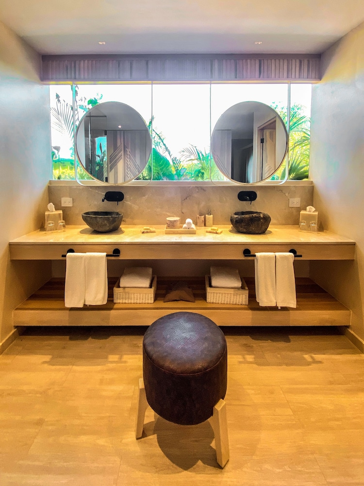 Hotel Shibari Tulum Restaurant and Cenote Club photo3