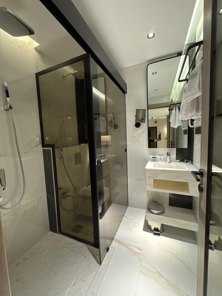 ثلاثة وستون أجنحة فندقية(Sixty Three Hotel) 48/50