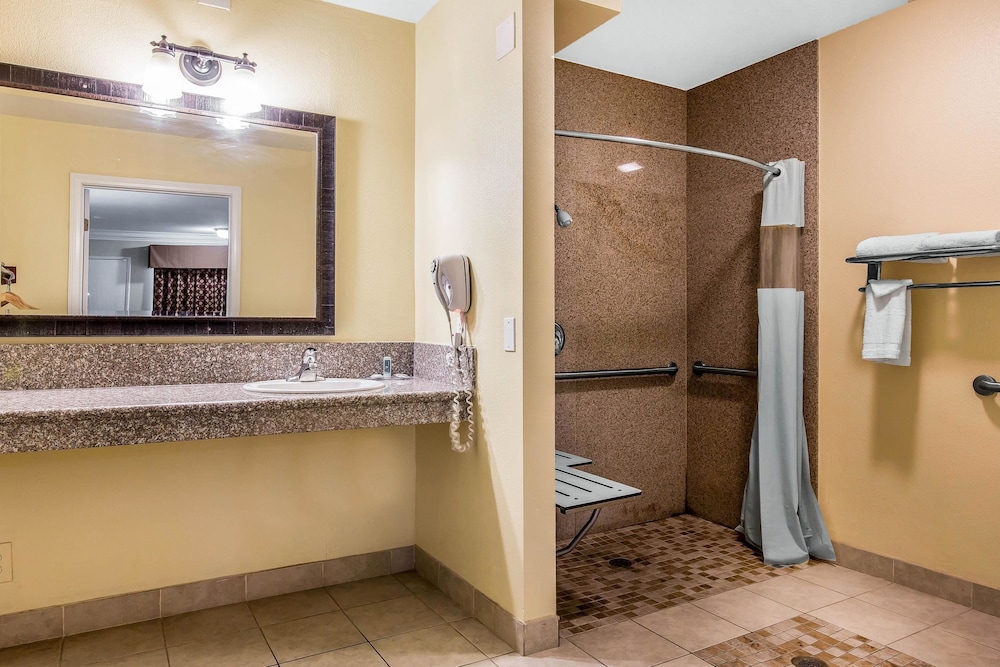 Rodeway Inn & Suites Canyon Lake Menifee West 60/62