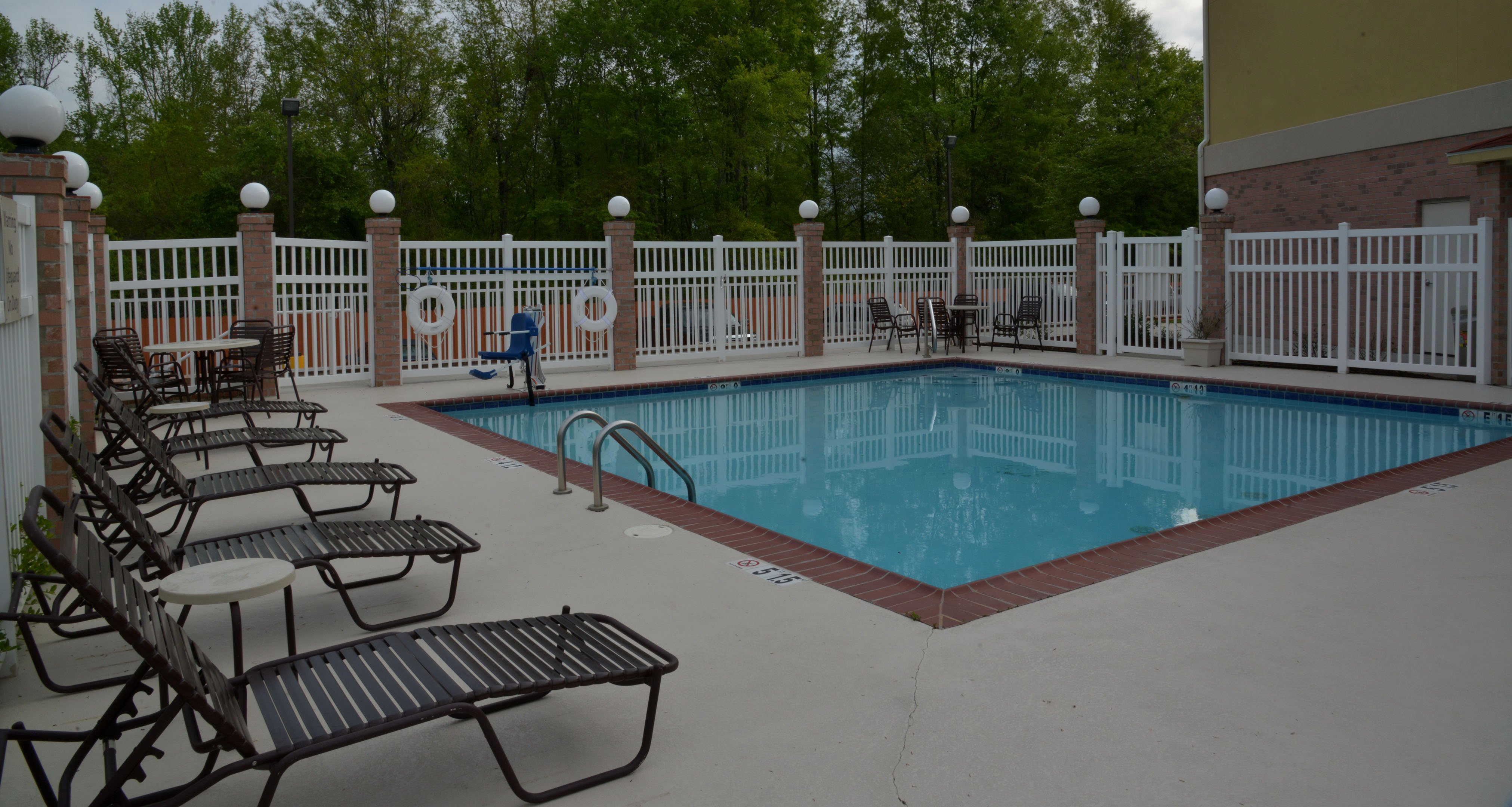 Holiday Inn Express Hotel And Suites Baton Rouge North 53/54
