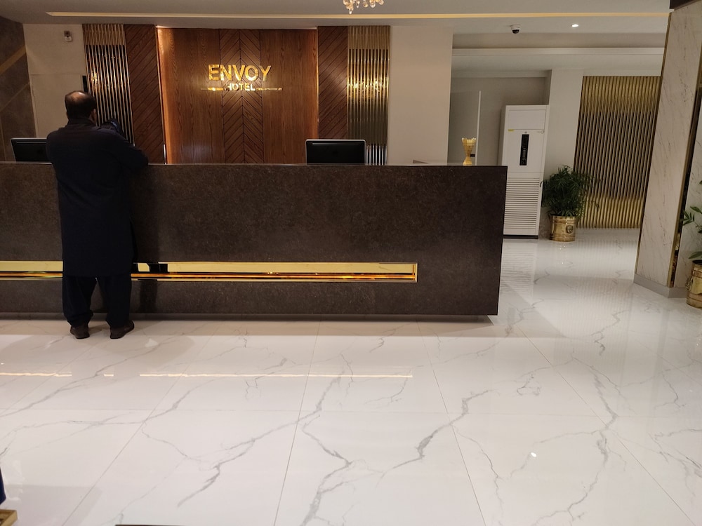 ENVOY CONTINENTAL HOTEL 4/50