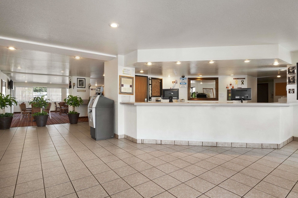 Super 8 By Wyndham Austin North/University Area 3/32