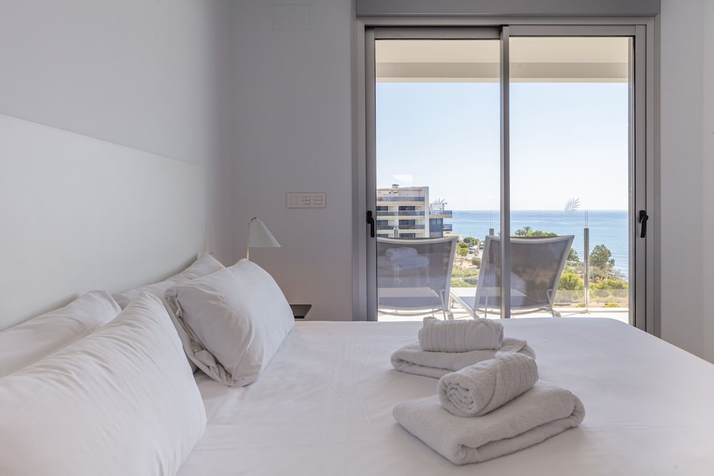 2 BEDROOMS, APARTMENT, TWIN BEDS, SEA VIEW, SOFA