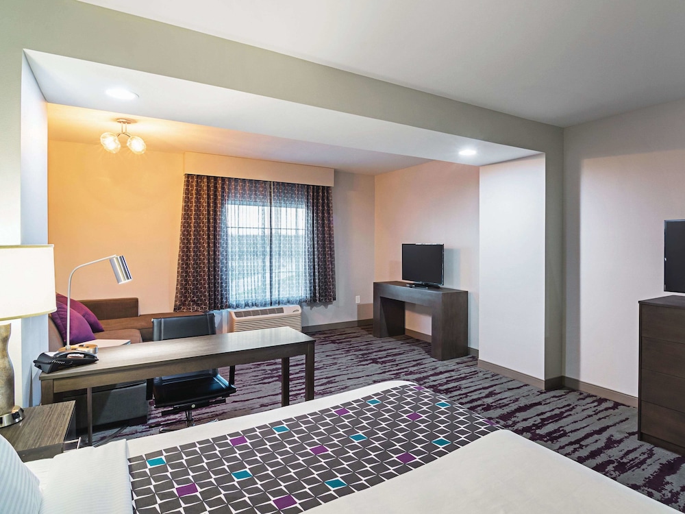 La Quinta Inn Suites By Wyndham Dallas Wylie 34/44