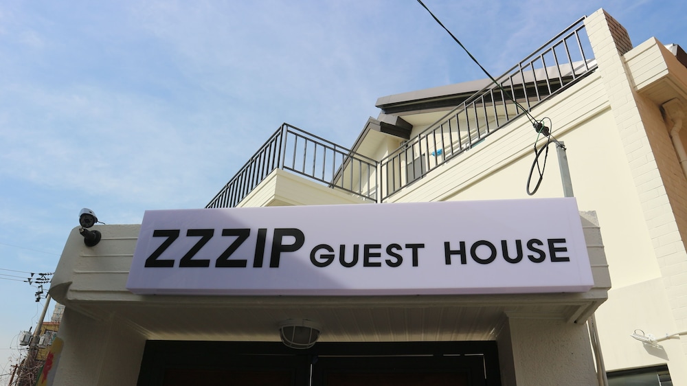 Zzzip Guest House 2/47
