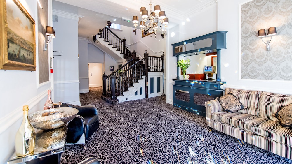 The Royal Hotel 32/40