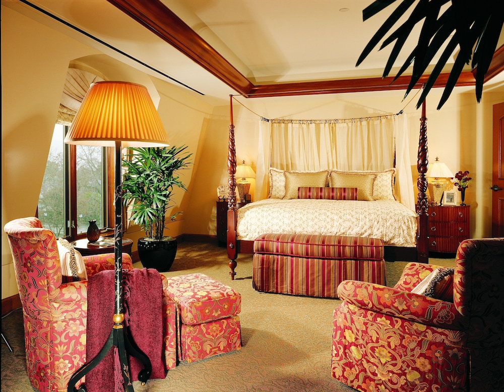 The Rose Hotel 9/53