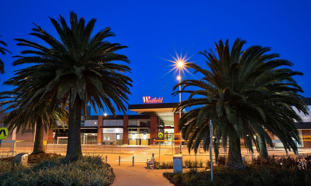 Shoppingtown Hotel 50/53