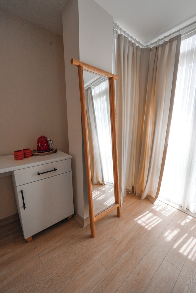 Maison Boheme Hotel 6/17