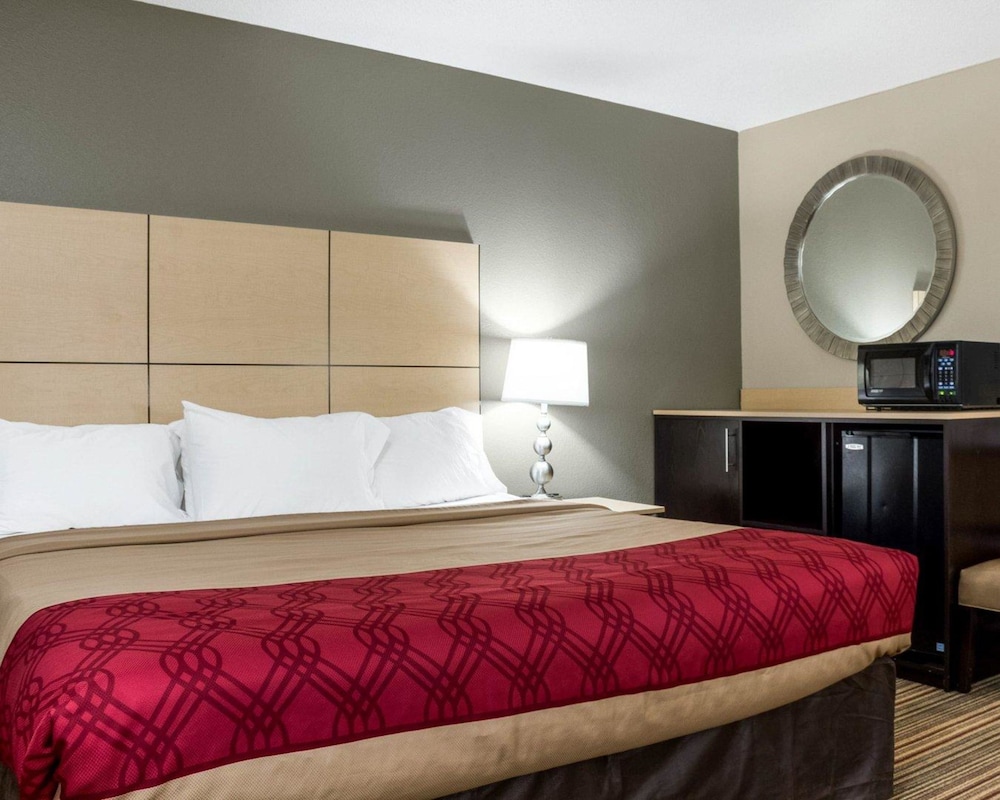 Econo Lodge Grand Forks near University 15/39