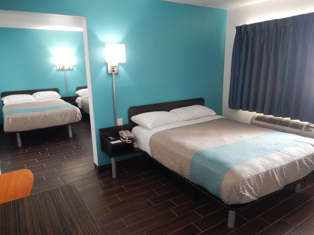 Motel6 Portland, TX 13/29