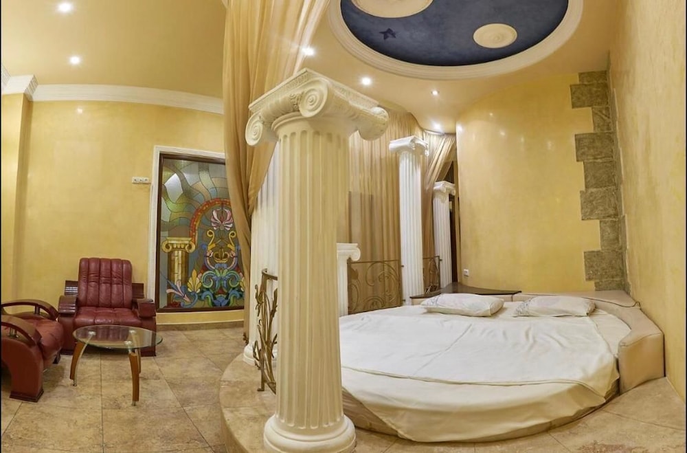 Bella Hotel 23/50