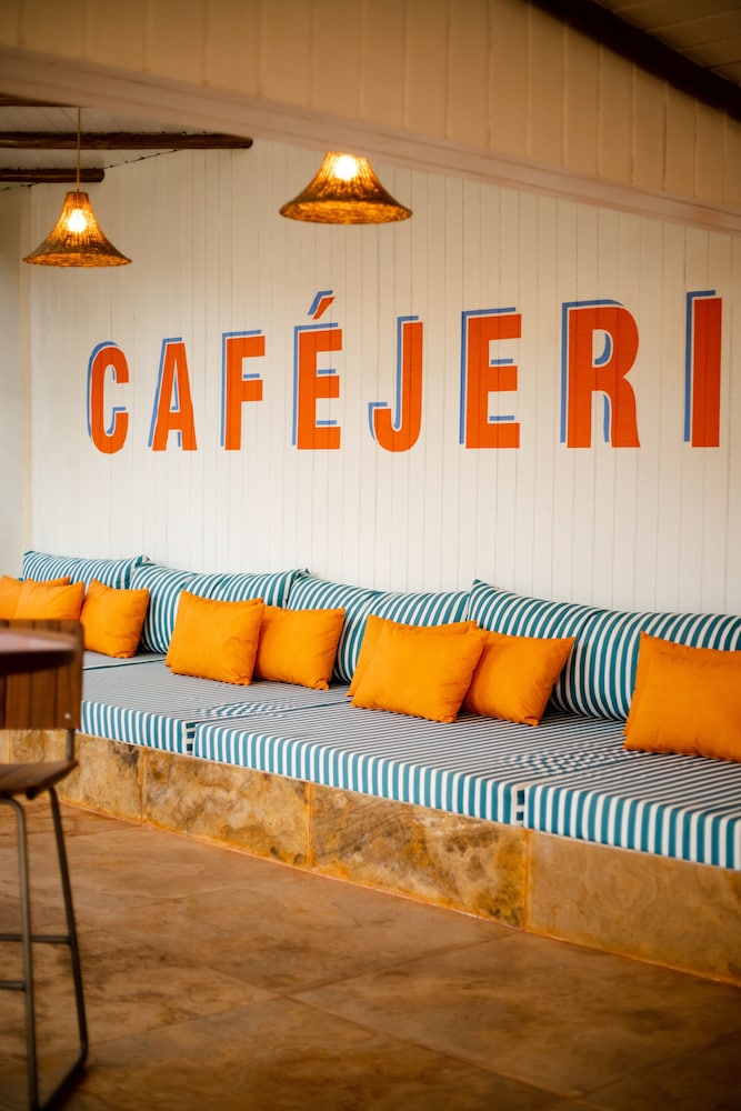 Cafe Jeri Hotel 32/50