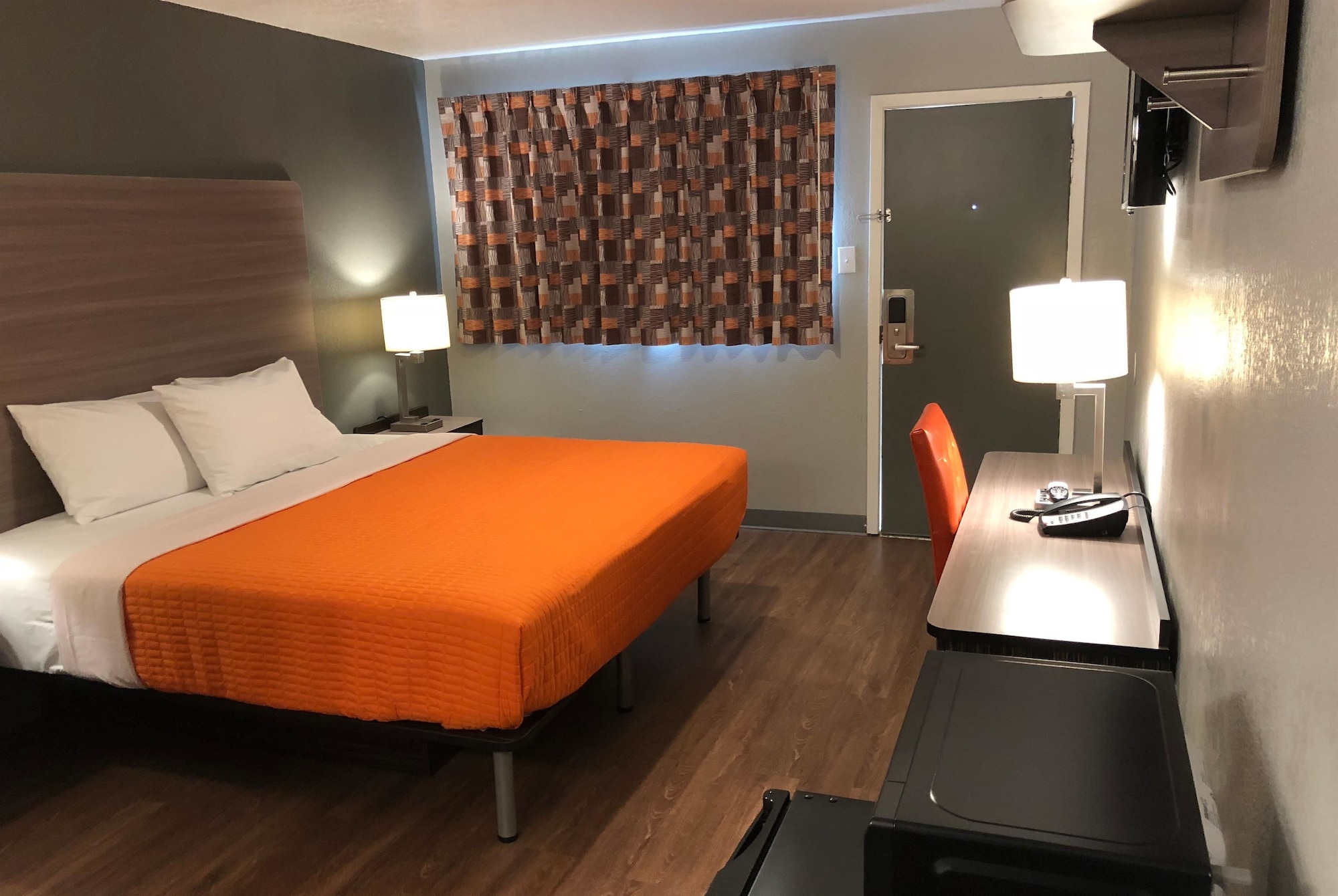 Efficiency, King Bed