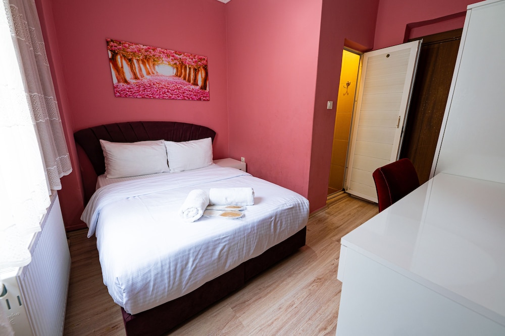 2 BEDROOMS, CLASSIC, APARTMENT