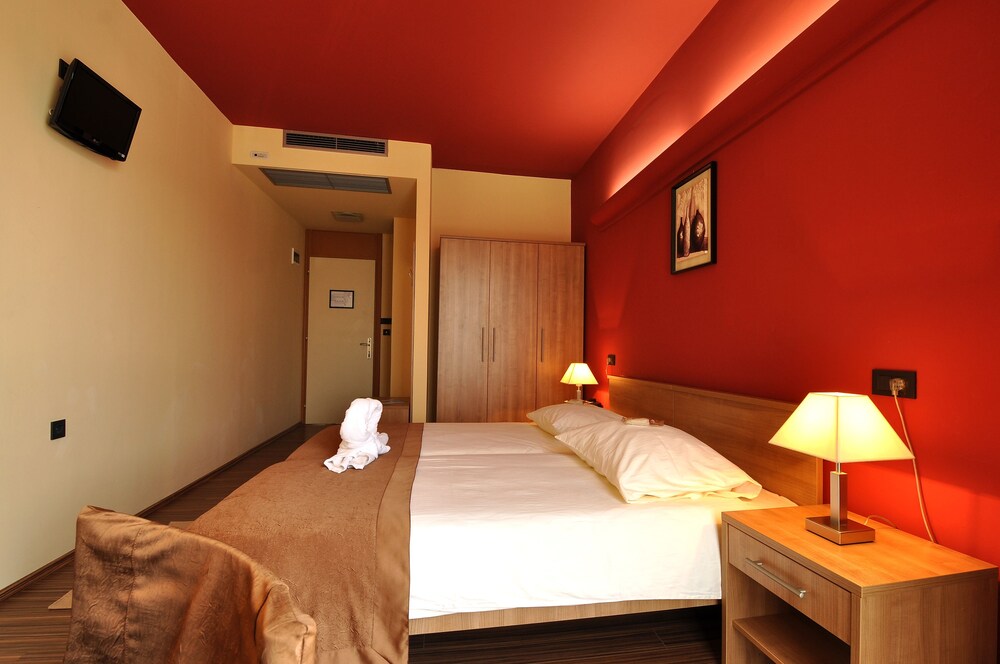 Hotel Fontana 18/65