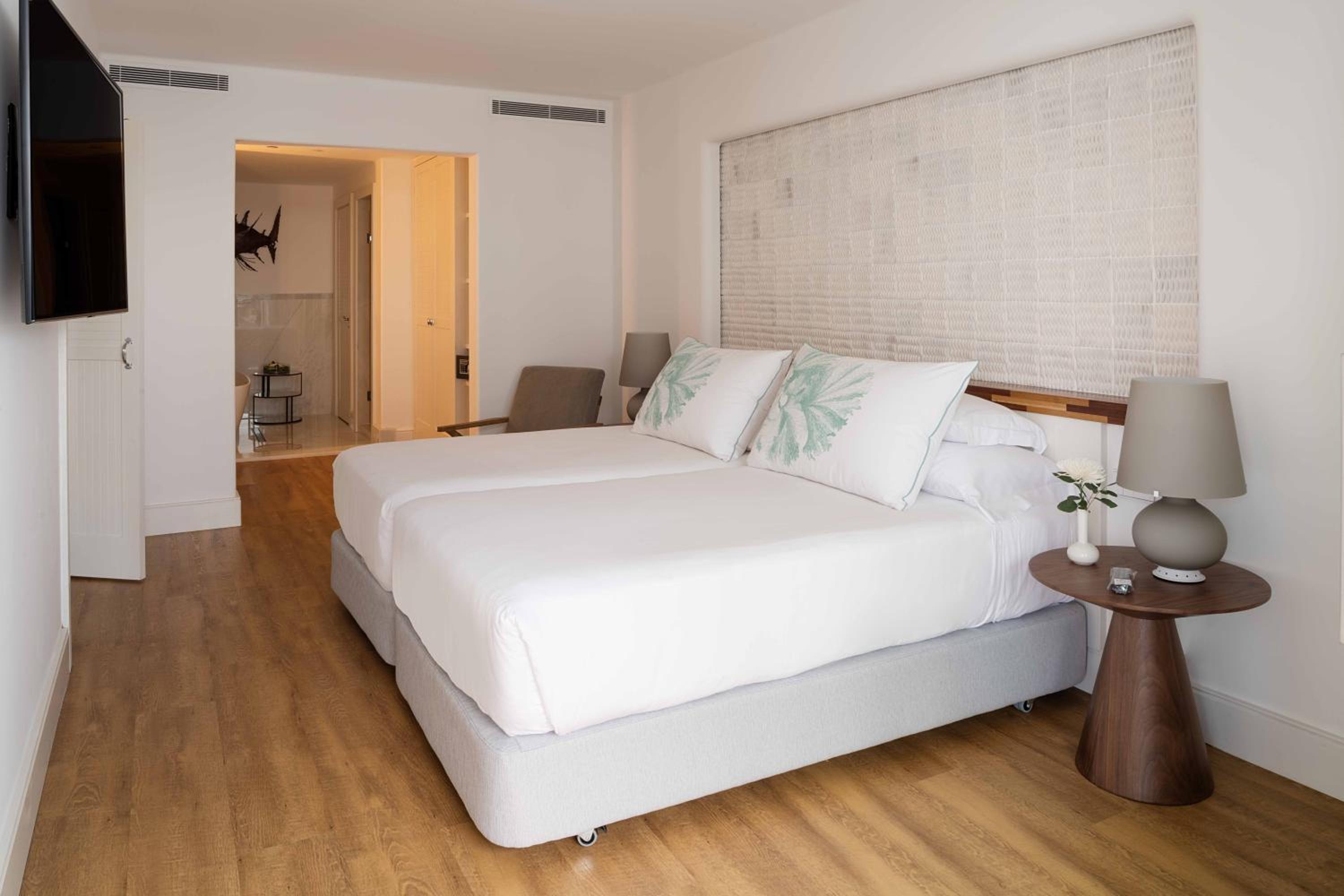 Grand, Suite, King and Twin Beds, Sea View