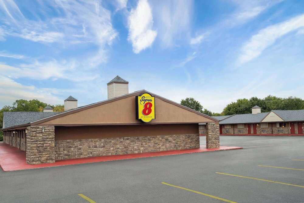Super 8 by Wyndham Youngstown/Girard 24/26