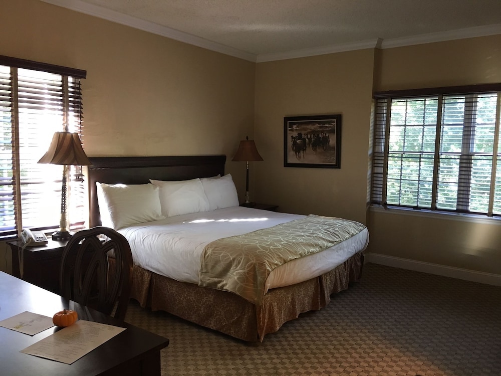Colts Neck Inn Hotel 17/64