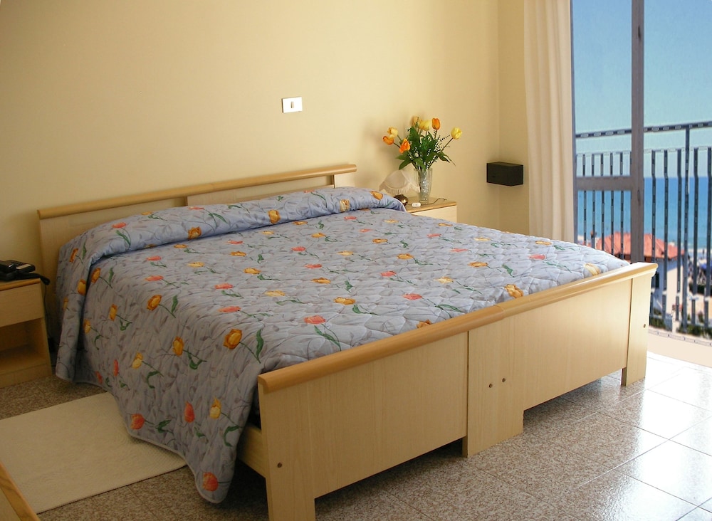 HOTEL TROVATORE 28/48