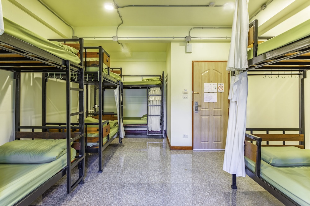 OYO 928 Leaf Hostel 29/55