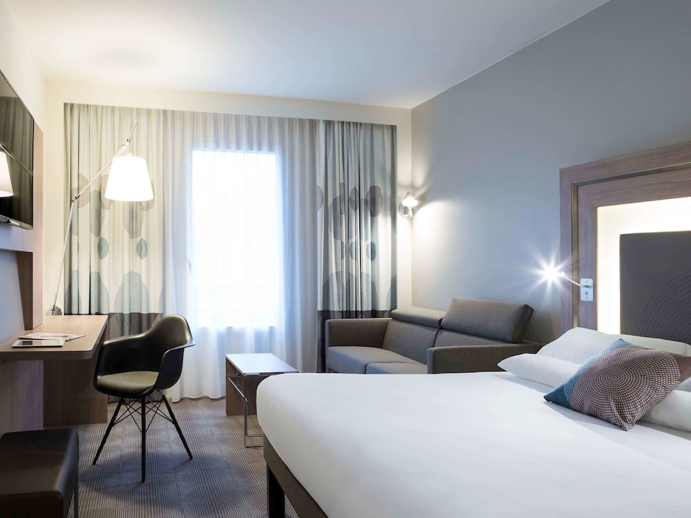 NOVOTEL CHATEAU DE VERSAILLES 12/72