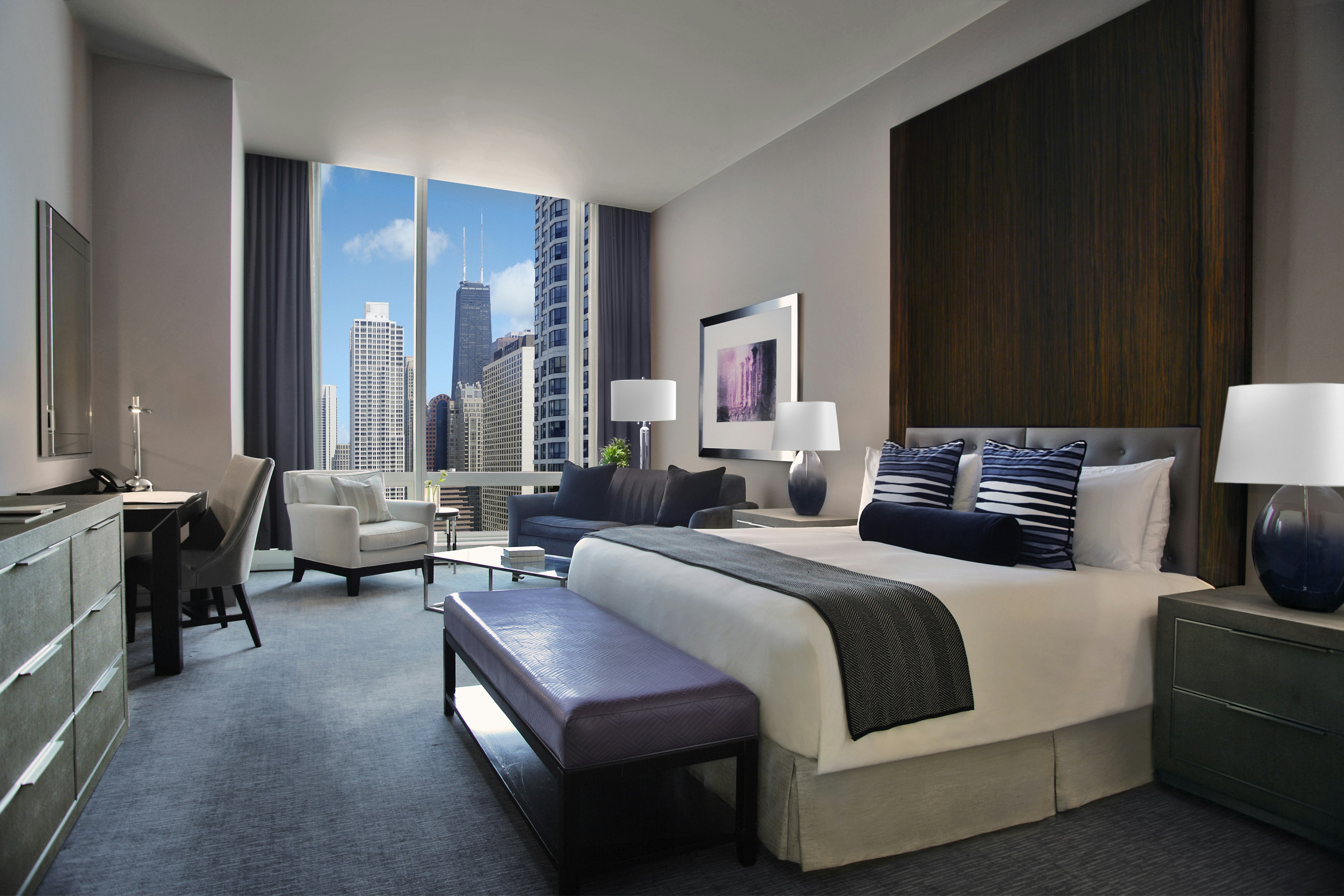 DELUXE, KING BED, CITY VIEW