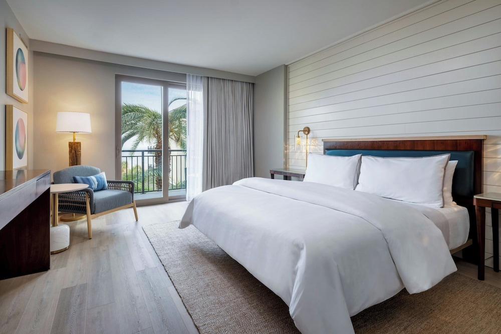 Island, King Bed, Sofa