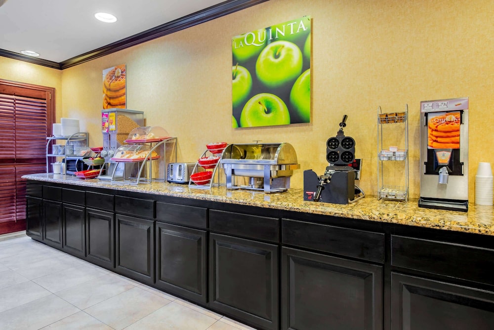 La Quinta Inn And Suites by Wyndham Mt. Laurel - Philadelphia 50/62