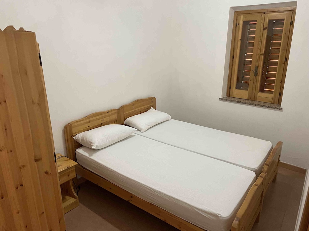 ECONOMY, APARTMENT