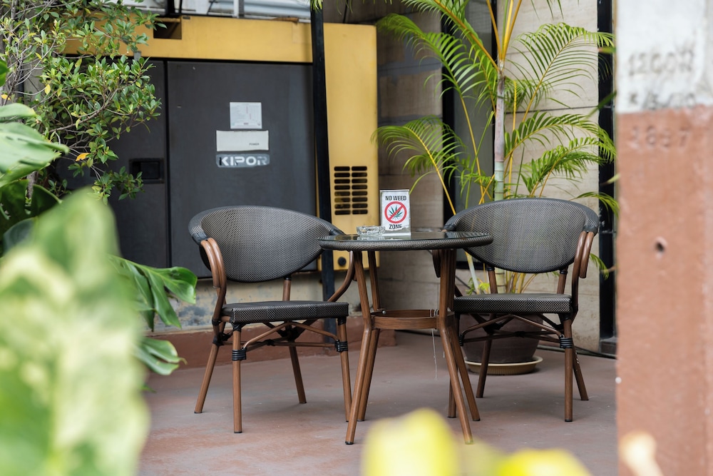 Mac Boutique Suites 59/69