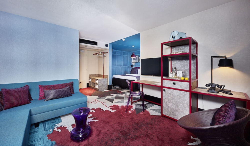 Carlton Square Hotel 52/63