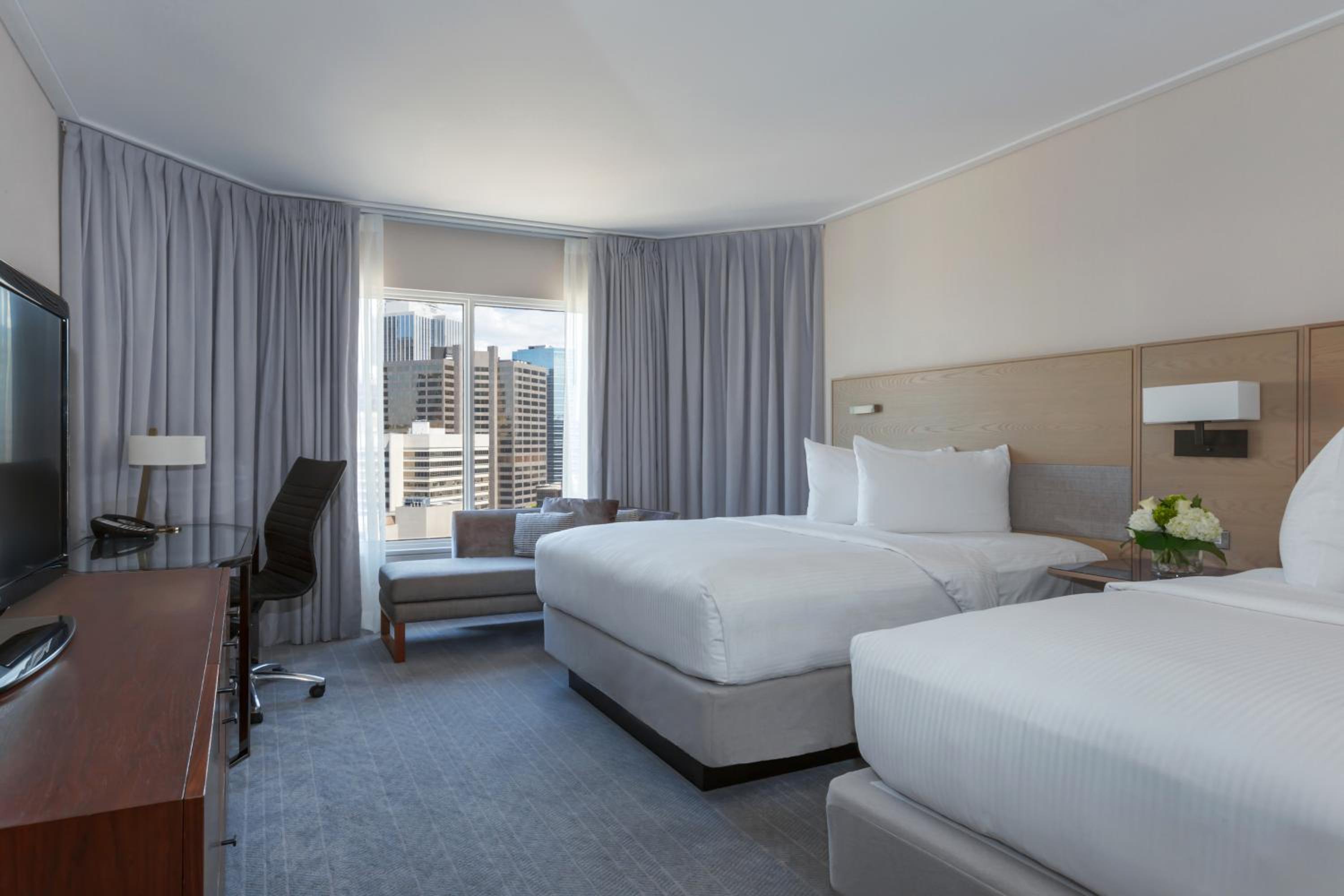 Room, King Bed, 2 Queen Beds, Executive Level