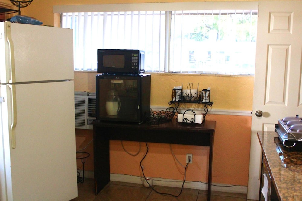 Econo Lodge St. Petersburg Central 43/54