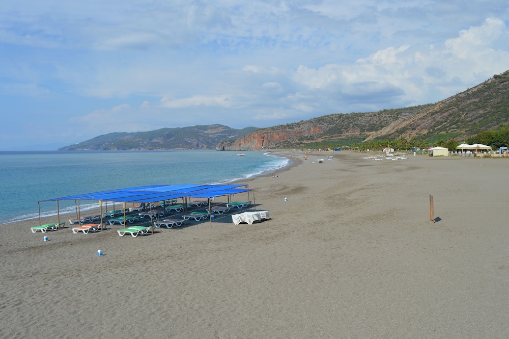 SELINUS BEACH CLUB HOTEL 48/50