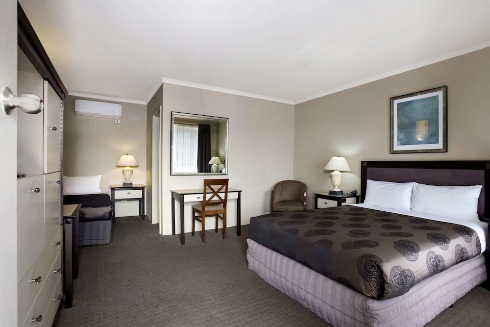 Comfort Inn On Raglan 12/39