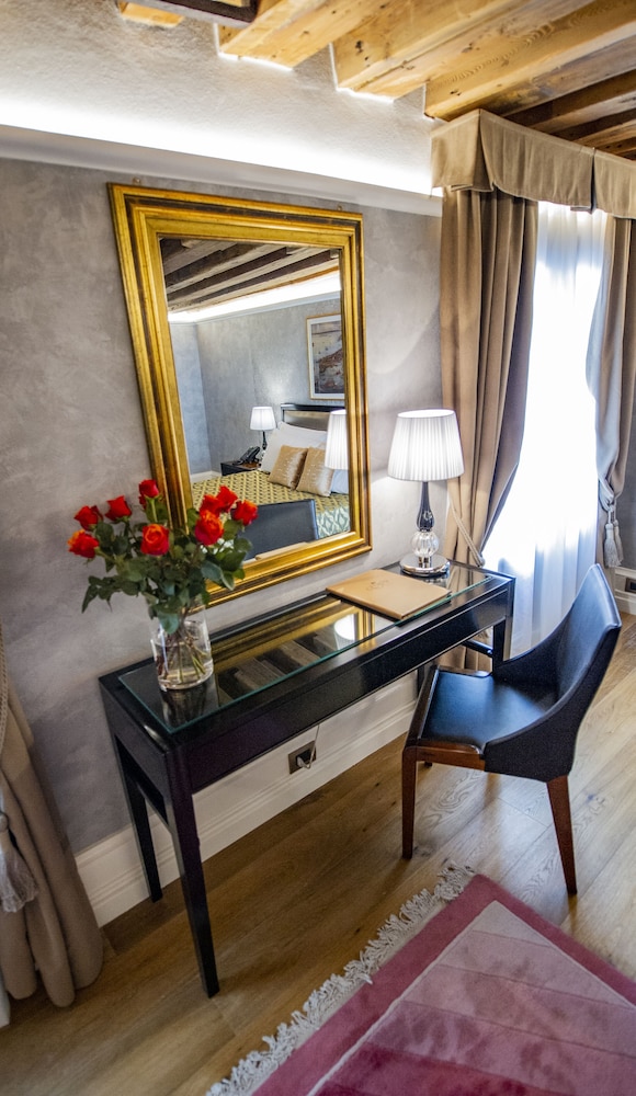 Ego Boutique - The Silk Road 32/50