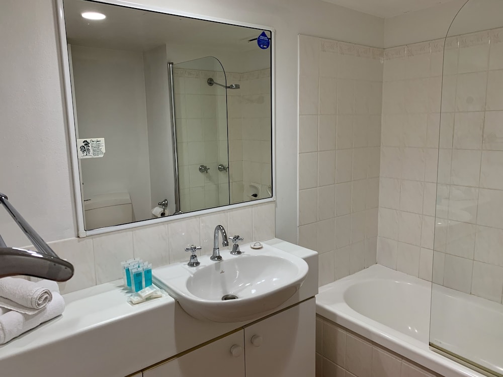 غرفة ثلاثية بسرير مزدوج وسرير فردي، Outrigger Resort 6/9