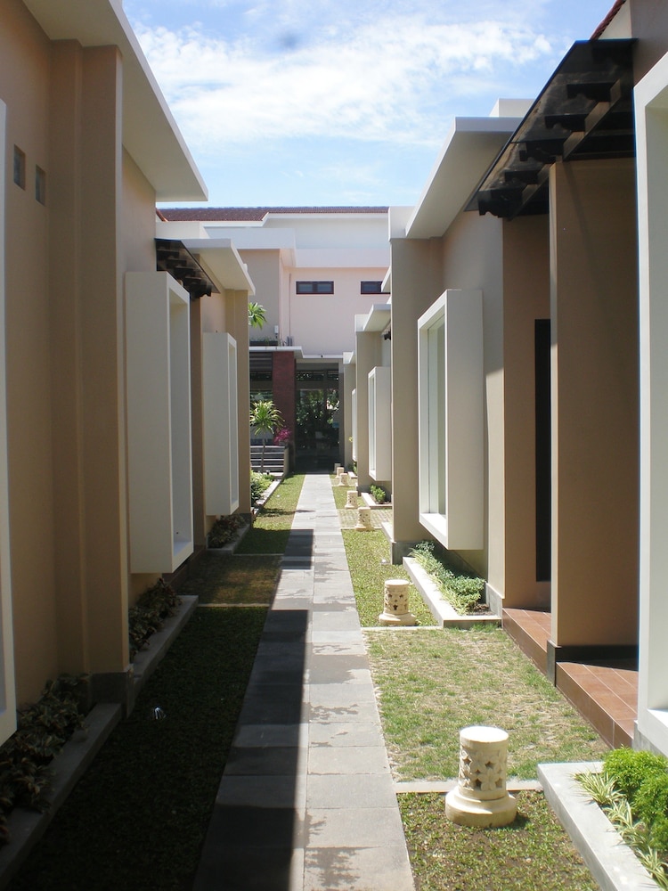 Svarna Suite Seminyak 8/62
