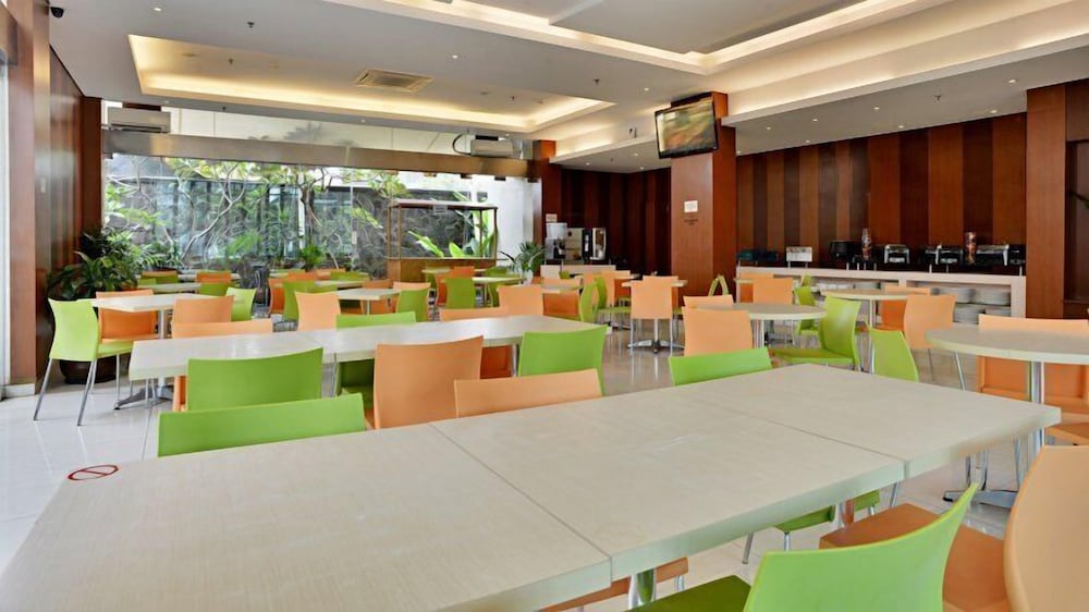 V HOTEL JAKARTA 31/45