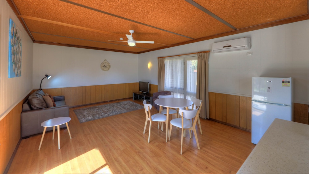 Motel Menere Apos S 44/61