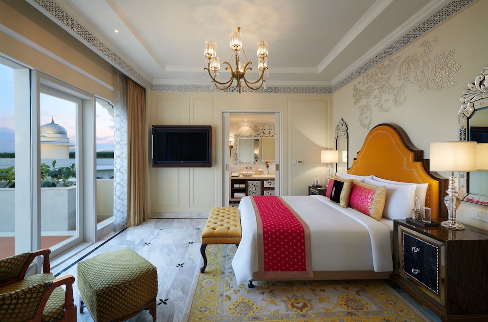 Maharaja, Suite, 1 King and 2 Queen Beds