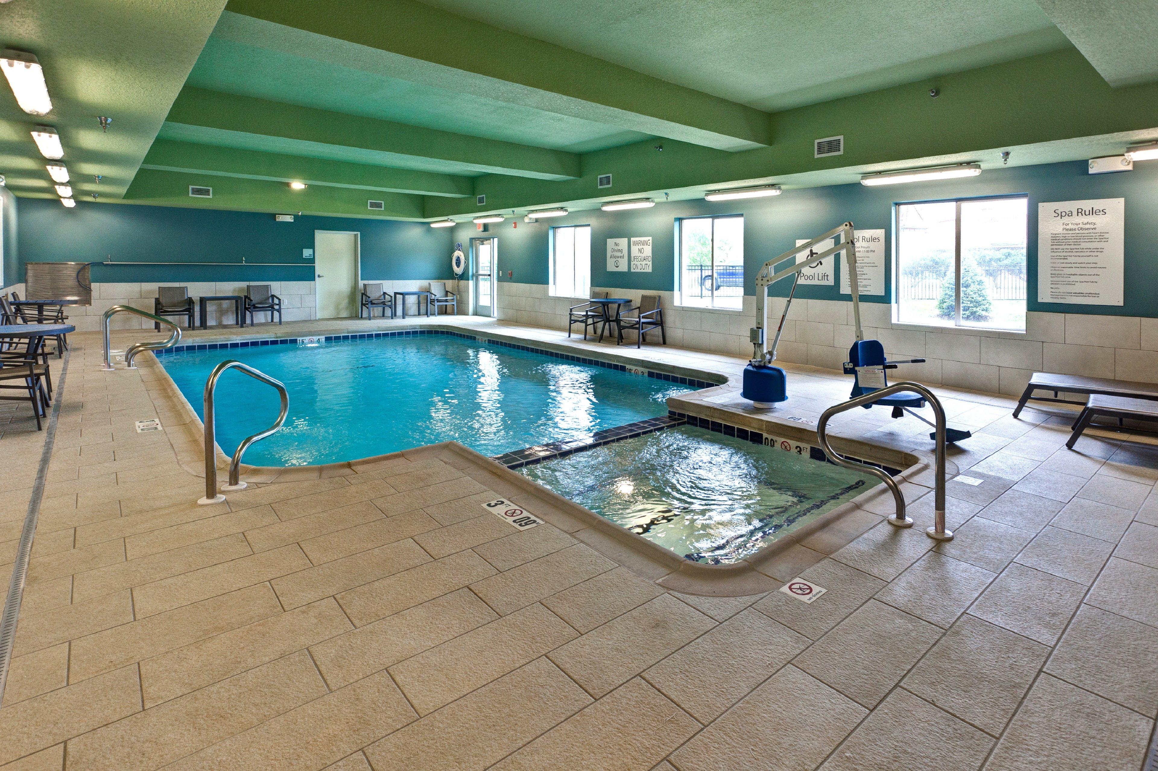 Holiday Inn Express And Suites Manhattan 28/55