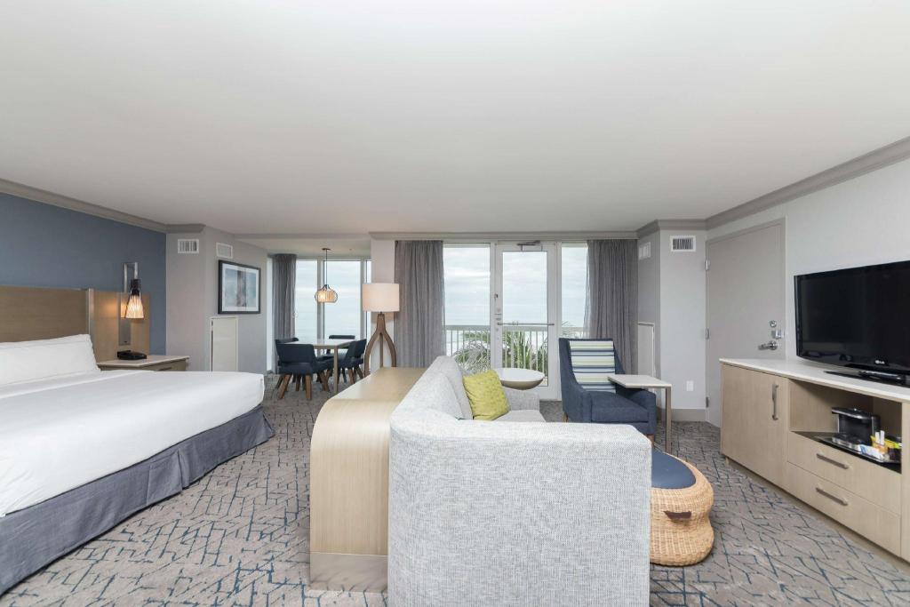 Junior Suite, King Bed, Ocean Front, Sofa, Accessible