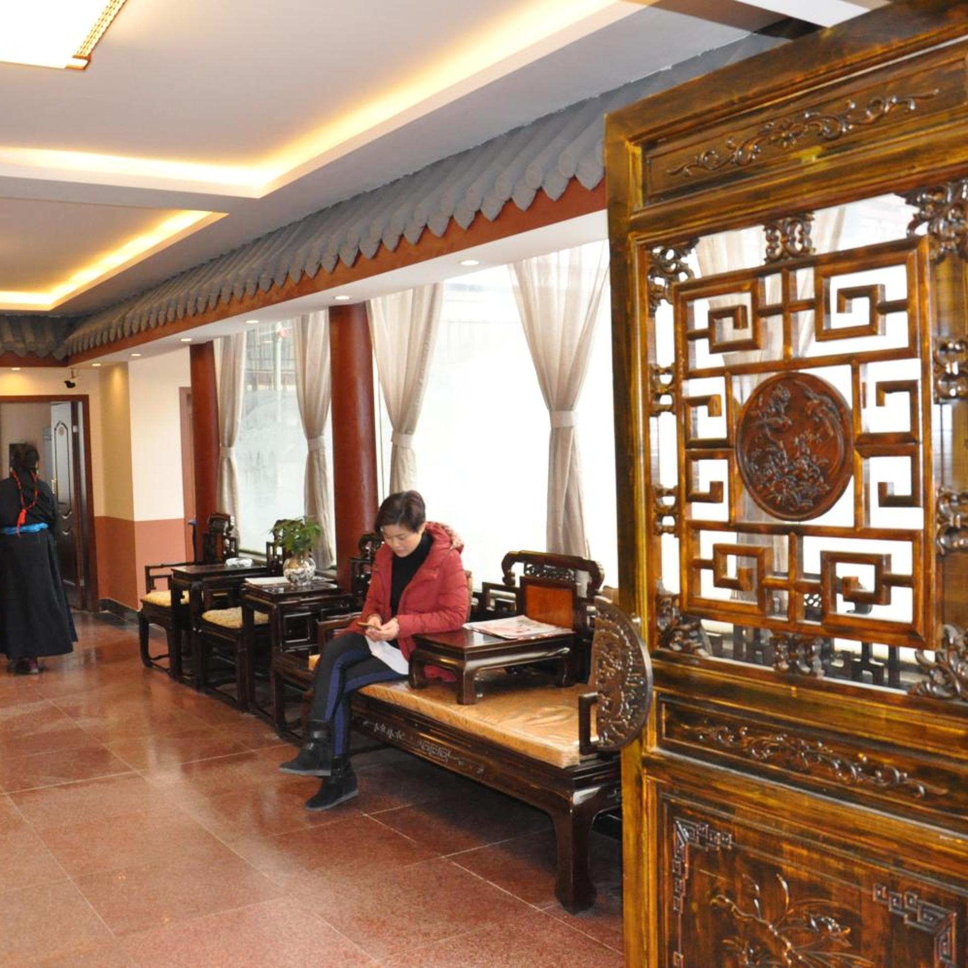 Holly Hostel 35/50
