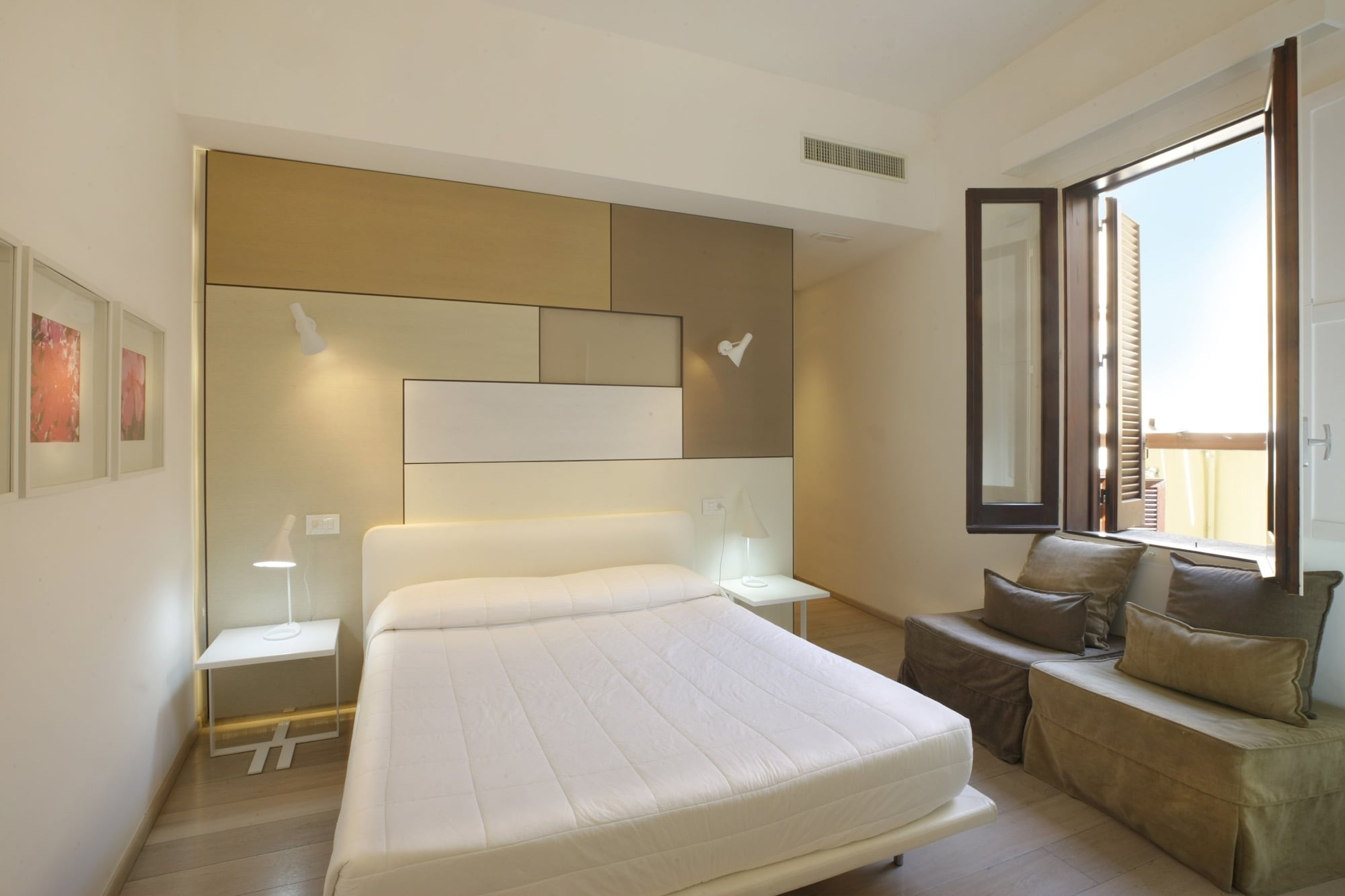 ROOM, DOUBLE BED