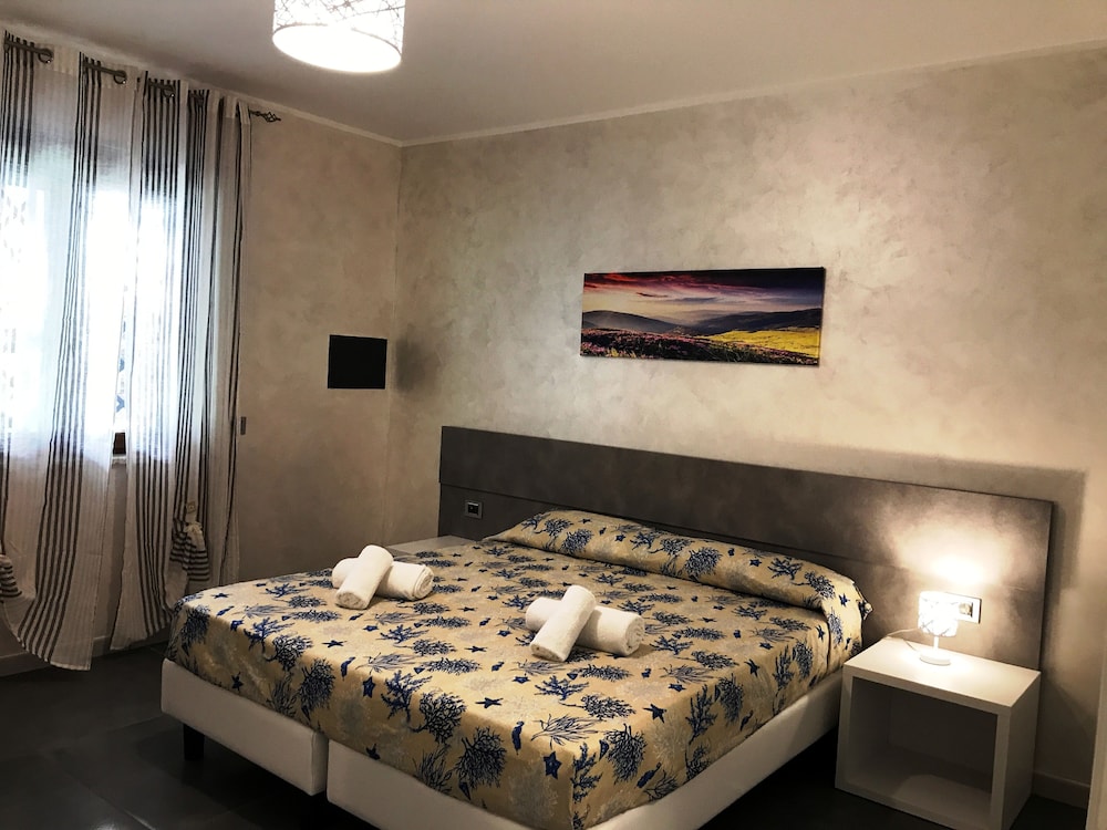4 BEDROOMS, DELUXE, VILLA, HOT TUB, ANNEX