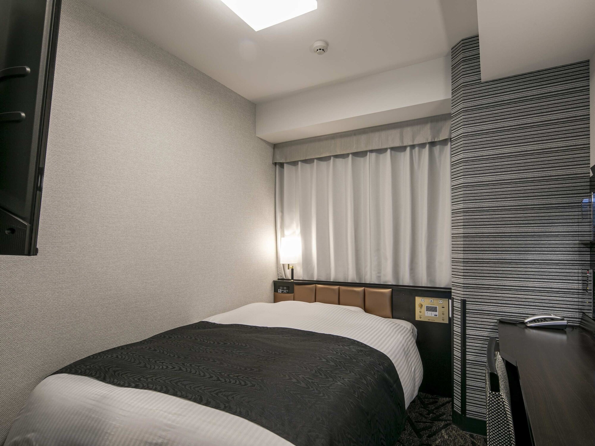 ROOM, DOUBLE BED