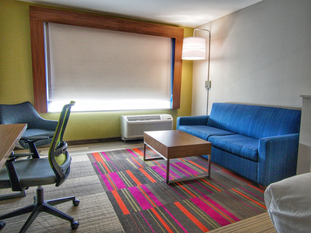 HOLIDAY INN EXPRESS & SUITES MOORE 61/75